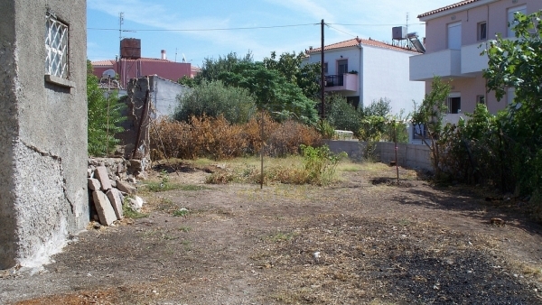 Πωλείται παλαιά οικία στην Καλλονή Λέσβου.