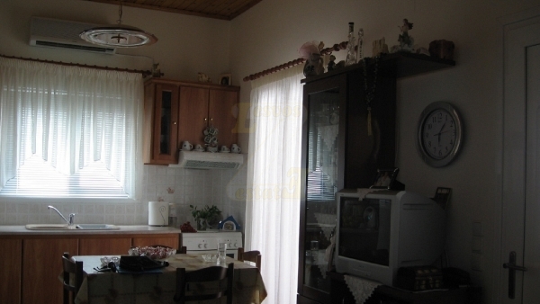 Πωλείται πλήρως επιπλωμένη μονοκατοικία στο Μεσότοπο Λέσβου.