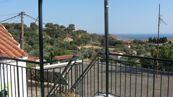 Πωλείται μονοκατοικία στον Μεσότοπο Λέσβου.