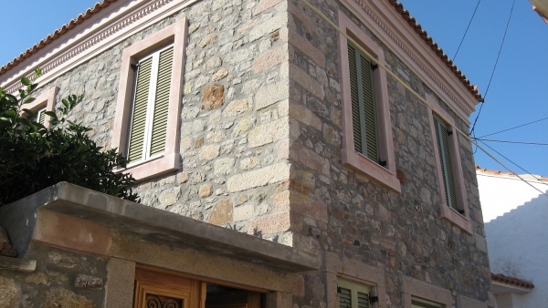 Πωλείται καινούρια πέτρινη μονοκατοικία στον Μεσότοπο Λέσβου.