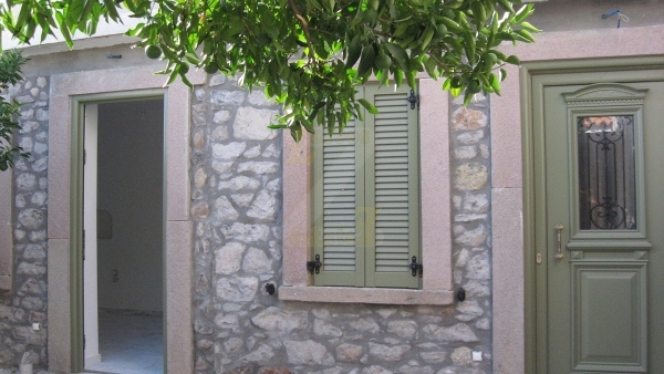 Πωλείται καινούρια πέτρινη μονοκατοικία στον Μεσότοπο Λέσβου.