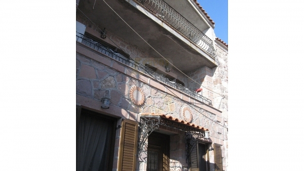 Πωλείται μονοκατοικία στην Μήθυμνα (Μόλυβο) Λέσβου.