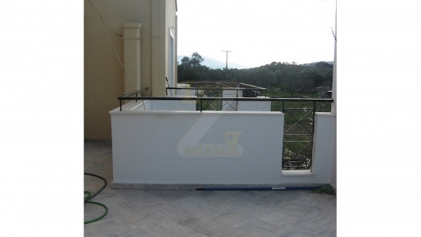 Πωλείται διώροφη οικία στη Γέρα Λέσβου.