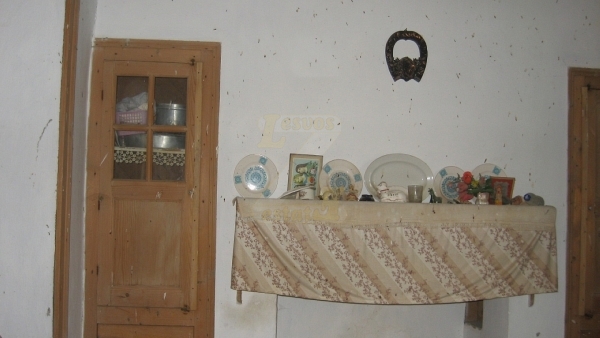 Πωλείται μονοκατοικία στα Παράκοιλα Λέσβου.