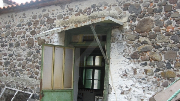 Πωλείται μονοκατοικία στα Παράκοιλα Λέσβου.