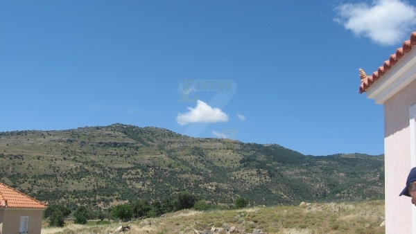 Πωλείται μονοκατοικία στα Παράκοιλα Λέσβου.