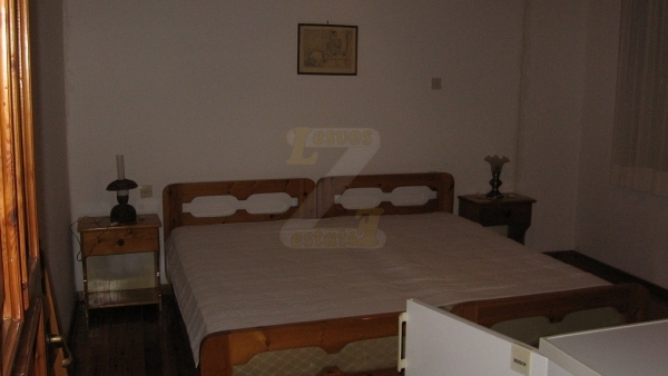 Πωλείται μονοκατοικία στην Πέτρα Λέσβου.