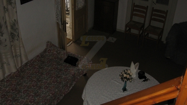 Πωλείται μονοκατοικία στην Πέτρα Λέσβου.