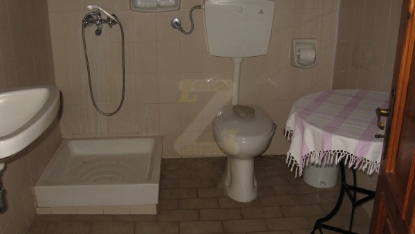 Πωλείται μονοκατοικία στην Πέτρα Λέσβου.