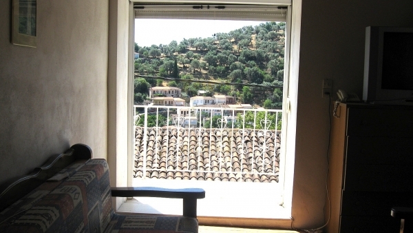 Πωλείται μονοκατοικία στο Πλωμάρι Λέσβου.