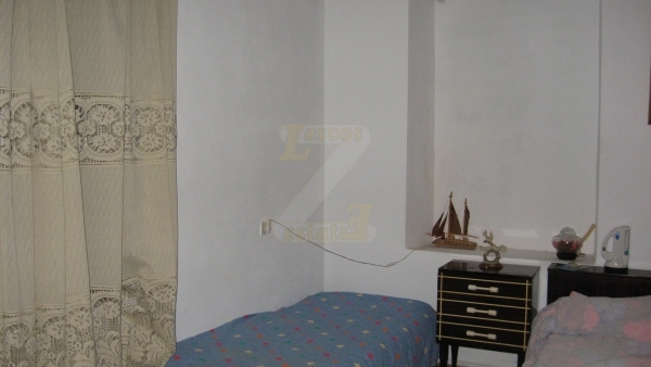 Πωλείται μονοκατοικία στο Πλωμάρι Λέσβου.