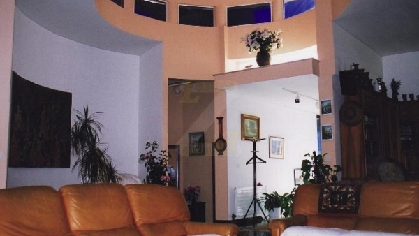 Πωλείται βίλα στην Μυτιλήνη. 