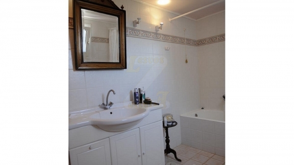 Πωλείται νεόκτιστη βίλα, νεοκλασικού ρυθμού 250 τ.μ., στα Πάμφιλα Λέσβου.