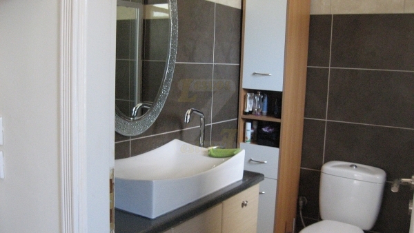 Πωλείται μονοκατοικία στην Άναξο Λέσβου, με θέα την θάλασσα.