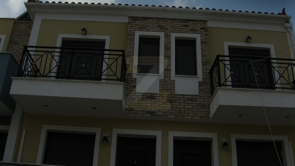 Πωλούνται μεζονέτες στην Ευρειακή Λέσβου.