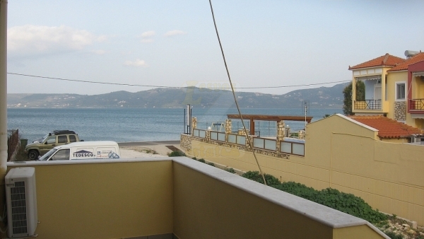 Πωλούνται μεζονέτες στην Ευρειακή Λέσβου.