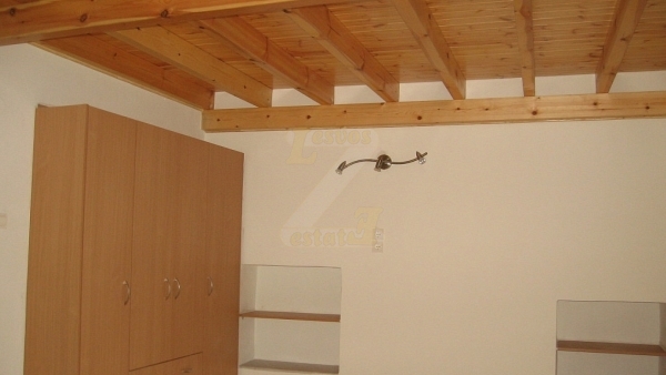 Πωλείται μεζονέτα στο Κάτω Χωριό Πλωμαρίου Λέσβου.