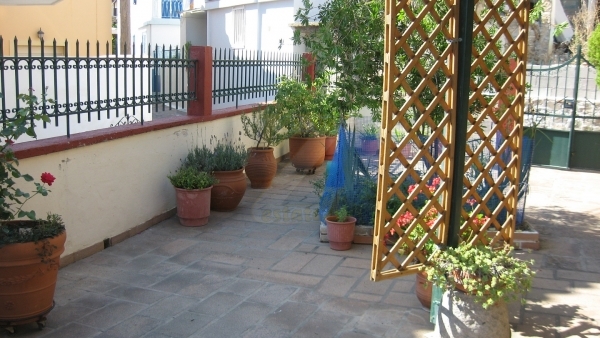 Μεζονέτα προς πώληση στον Μεσότοπο Λέσβου.