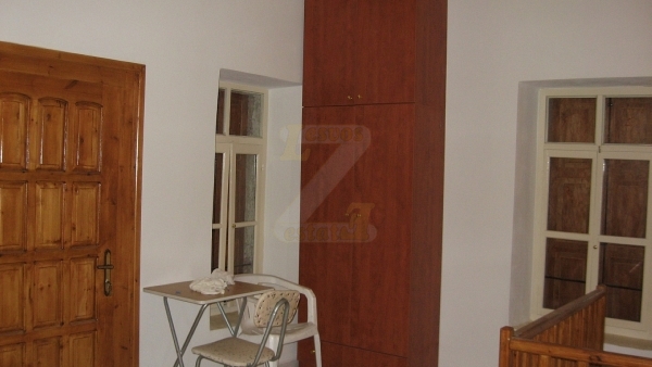 Πωλείται οικία στον Πολιχνίτο Λέσβου.