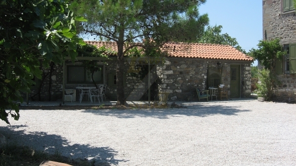 Ενοικιάζονται 4 δωμάτια για 8 άτομα στην Σκάλα Ερεσού Λέσβου.