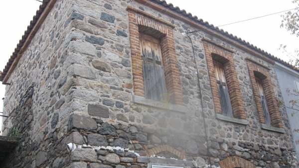 Πωλείται παλαιά πέτρινη οικία στο Σκαλοχώρι Λέσβου.