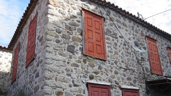 Πωλείται πέτρινο σπίτι στο Σκαλοχώρι Λέσβου.