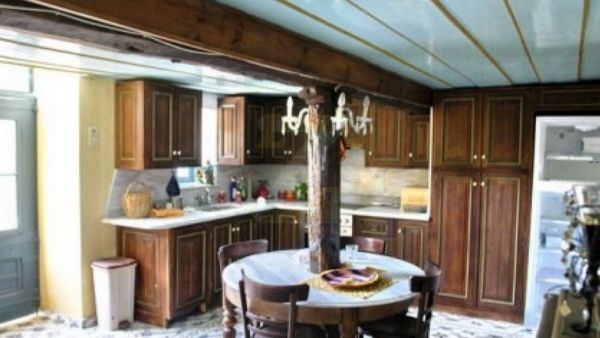 Πωλείται πύργος στην περιοχή Ακλειδιού Λέσβου.