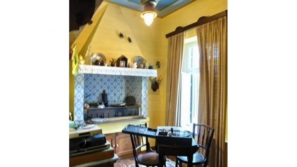 Πωλείται πύργος στην περιοχή Ακλειδιού Λέσβου.