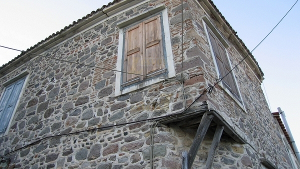 Πωλείται μεζονέτα στην Μήθυμνα (Μόλυβο) Λέσβου.