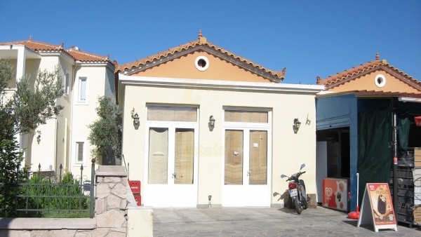 Πωλούνται δύο (2) καταστήματα στην Άναξο Λέσβου.