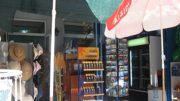 Πωλούνται δύο (2) καταστήματα στην Άναξο Λέσβου.