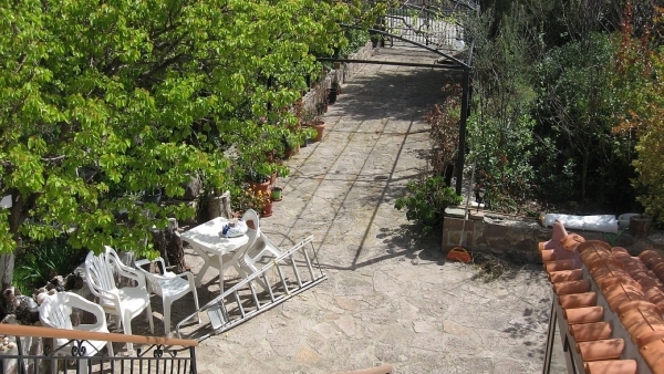 Πωλείται ξενοδοχείο στην Μήθυμνα (Μόλυβο) Λέσβου.