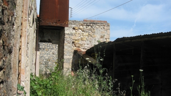Πωλείται ελαιοτριβείο στον Πολιχνίτο Λέσβου.