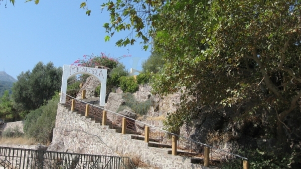 Πωλείται επαγγελματική στέγη στην Σκάλα Συκαμινέας Λέσβου.