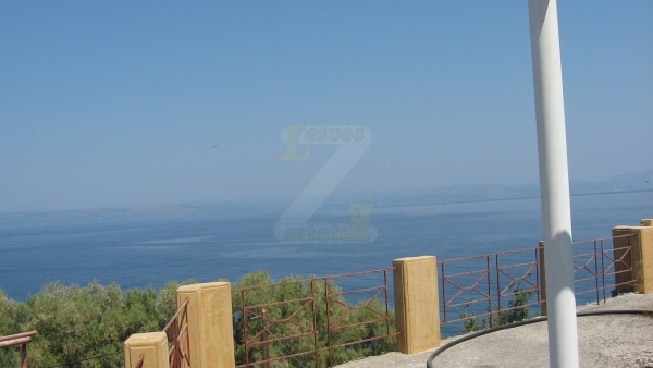 Πωλείται επαγγελματική στέγη στην Σκάλα Συκαμινέας Λέσβου.