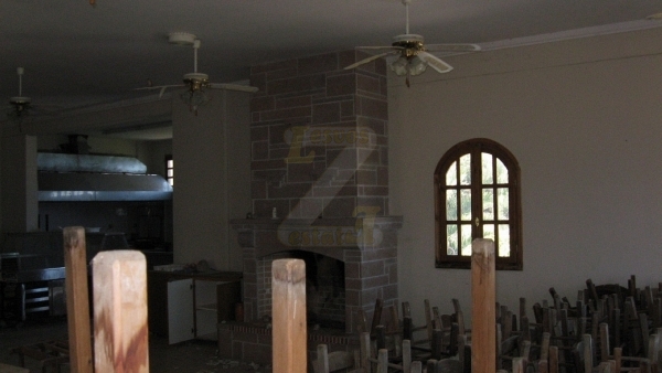 Πωλείται επαγγελματική στέγη στην Σκάλα Συκαμινέας Λέσβου.