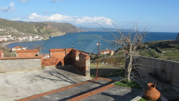 Πωλείται κτήριο στο Ταβάρι Λέσβου, με πανοραμική θέα.