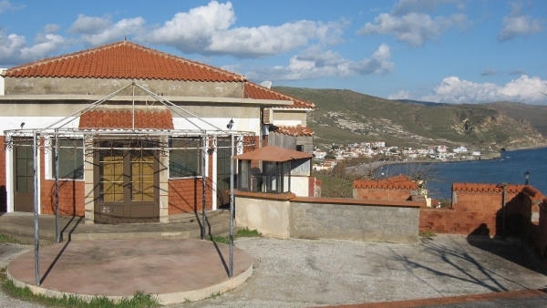 Πωλείται κτήριο στο Ταβάρι Λέσβου, με πανοραμική θέα.