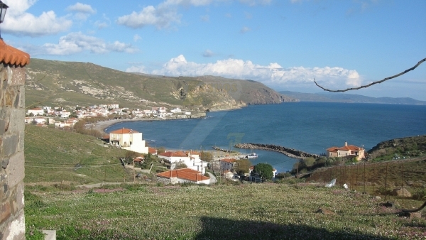 Πωλείται κτήριο στο Ταβάρι Λέσβου, με πανοραμική θέα.