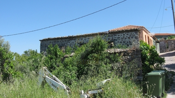 Πωλείται παλιά οικία στην Άντισσα Λέσβου.