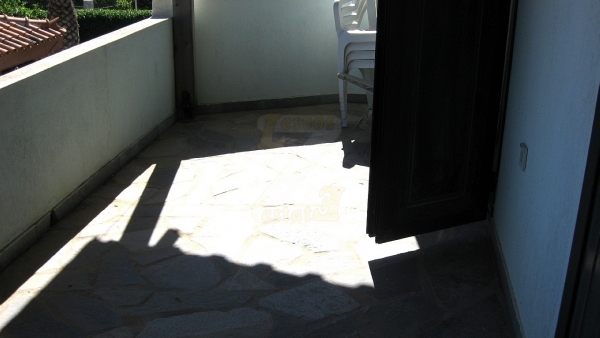 Ενοικιάζεται επιπλωμένο διαμέρισμα στην Σκάλα Ερεσού Λέσβου, με μεγάλο μπαλκόνι.