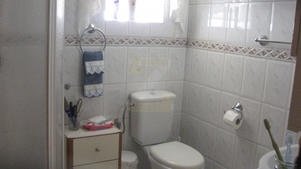 Πωλείται μονοκατοικία, με θέα στην θάλασσα, στα Βατερά Λέσβου.