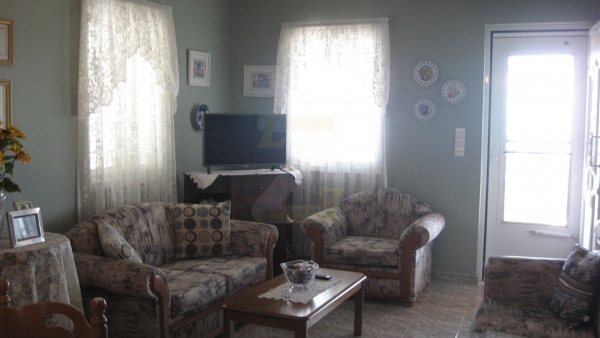 Πωλείται μονοκατοικία, με θέα στην θάλασσα, στα Βατερά Λέσβου.