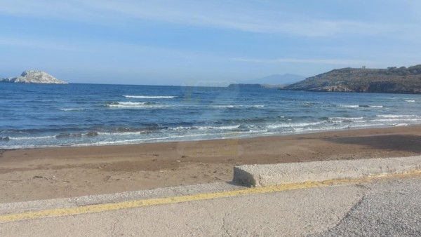 Πωλείται παραθαλάσσιο οικόπεδο στον Γαββαθά Λέσβου.