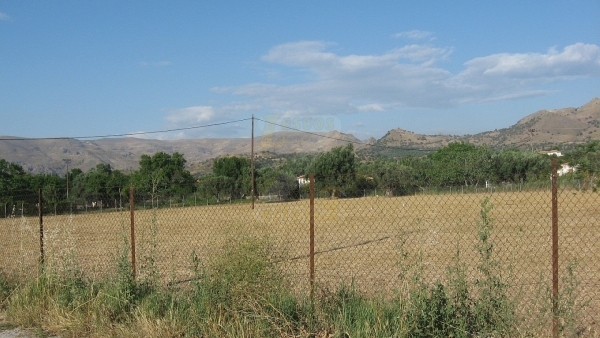 Πωλείται οικόπεδο στην Ερεσό Λέσβου.