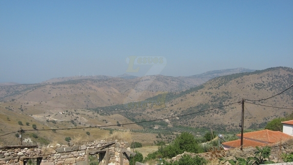 Πωλείται μονοκατοικία στην Άντισσα Λέσβου, με Θέα σε Βουνό.