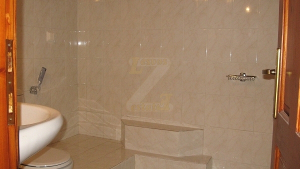 Πωλείται μονοκατοικία στην Άντισσα Λέσβου, με Θέα σε Βουνό.