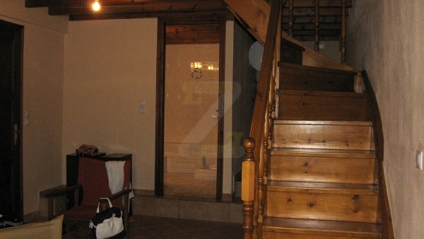 Πωλείται μονοκατοικία στην Άντισσα Λέσβου, με Θέα σε Βουνό.