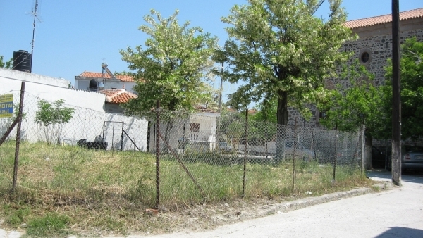 Πωλείται οικόπεδο στην Καλλονή Λέσβου.