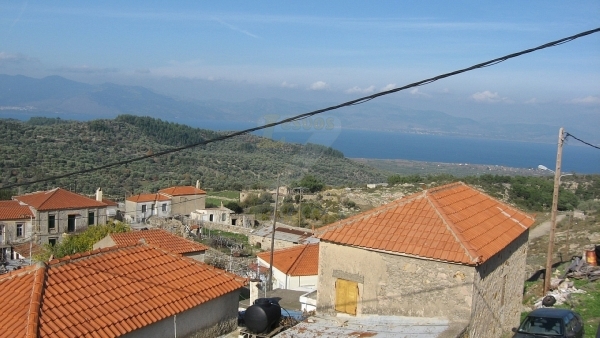 Πωλείται σπίτι με πανοραμική θέα σε βουνό και θάλασσα, στα Βασιλικά Λέσβου.